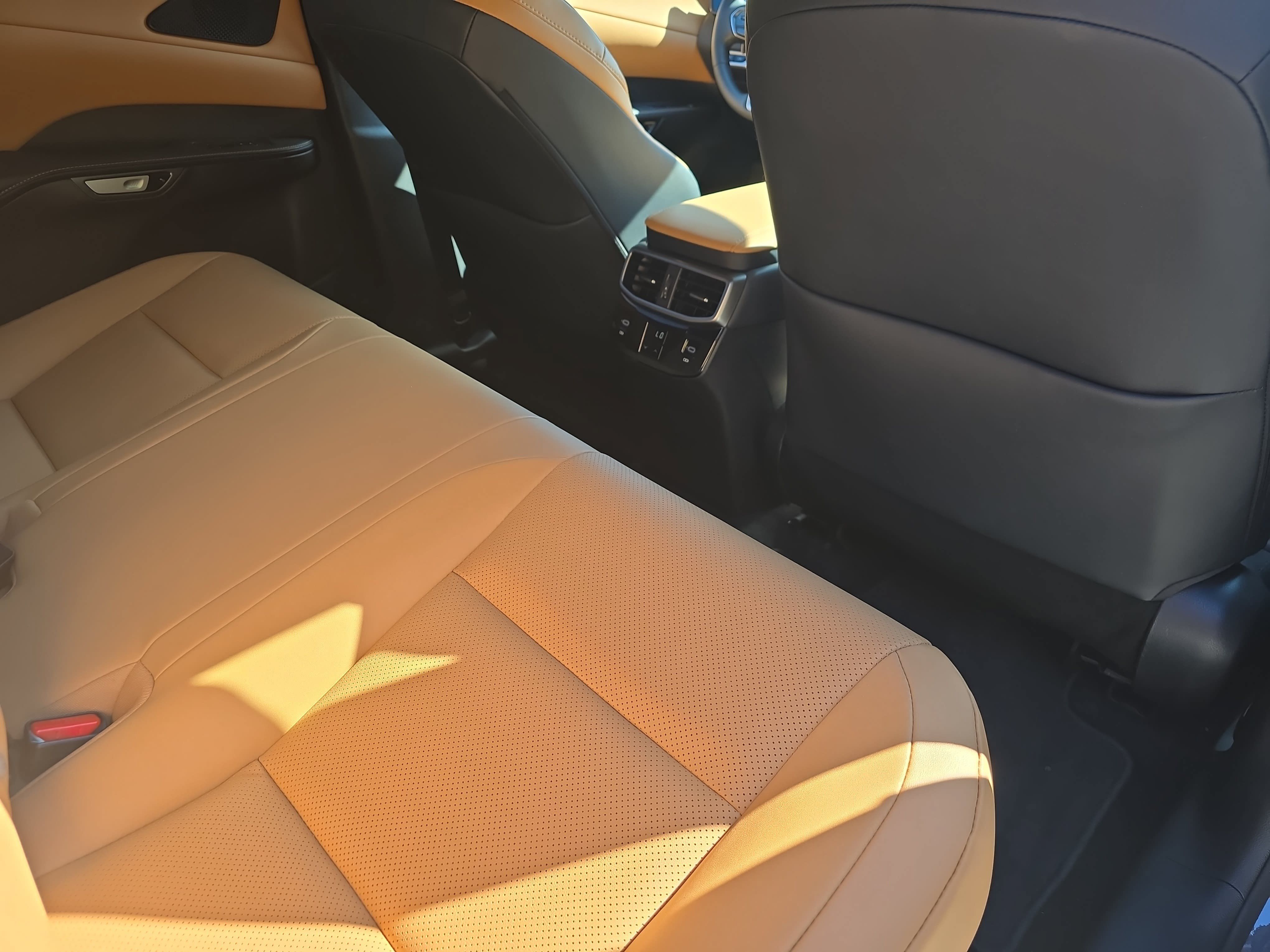 Used 2025 Lexus RX 350 FWD w/ Accessory Package image 11