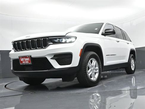 Used 2023 Jeep Grand Cherokee Laredo AWD/4WD image 32