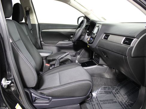 Used 2017 Mitsubishi Outlander ES FWD image 11