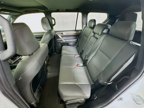 Used 2020 Lexus GX 460 Premium image 29