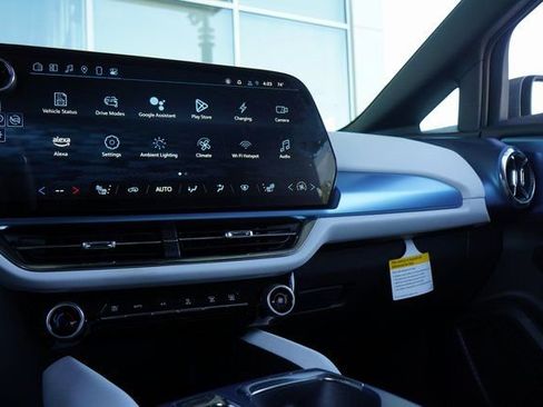 New 2025 Chevrolet Equinox EV LT image 19