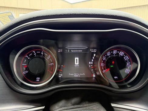 Used 2018 Dodge Challenger SXT image 5