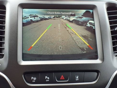 Used 2023 Jeep Cherokee Trailhawk w/ Trailer Tow Group AWD/4WD image 16
