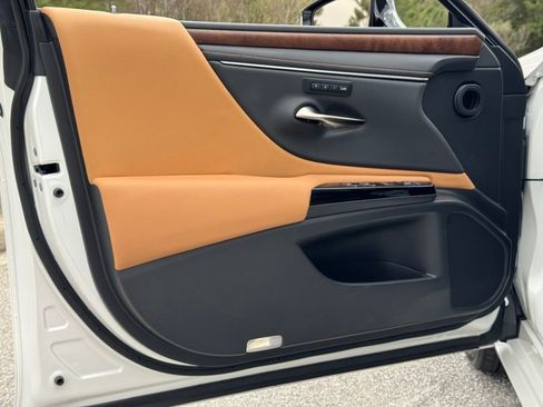 Certified 2024 Lexus ES 350 w/ Premium Package image 20