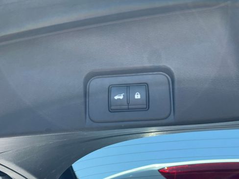Used 2025 Nissan Rogue SV FWD image 23