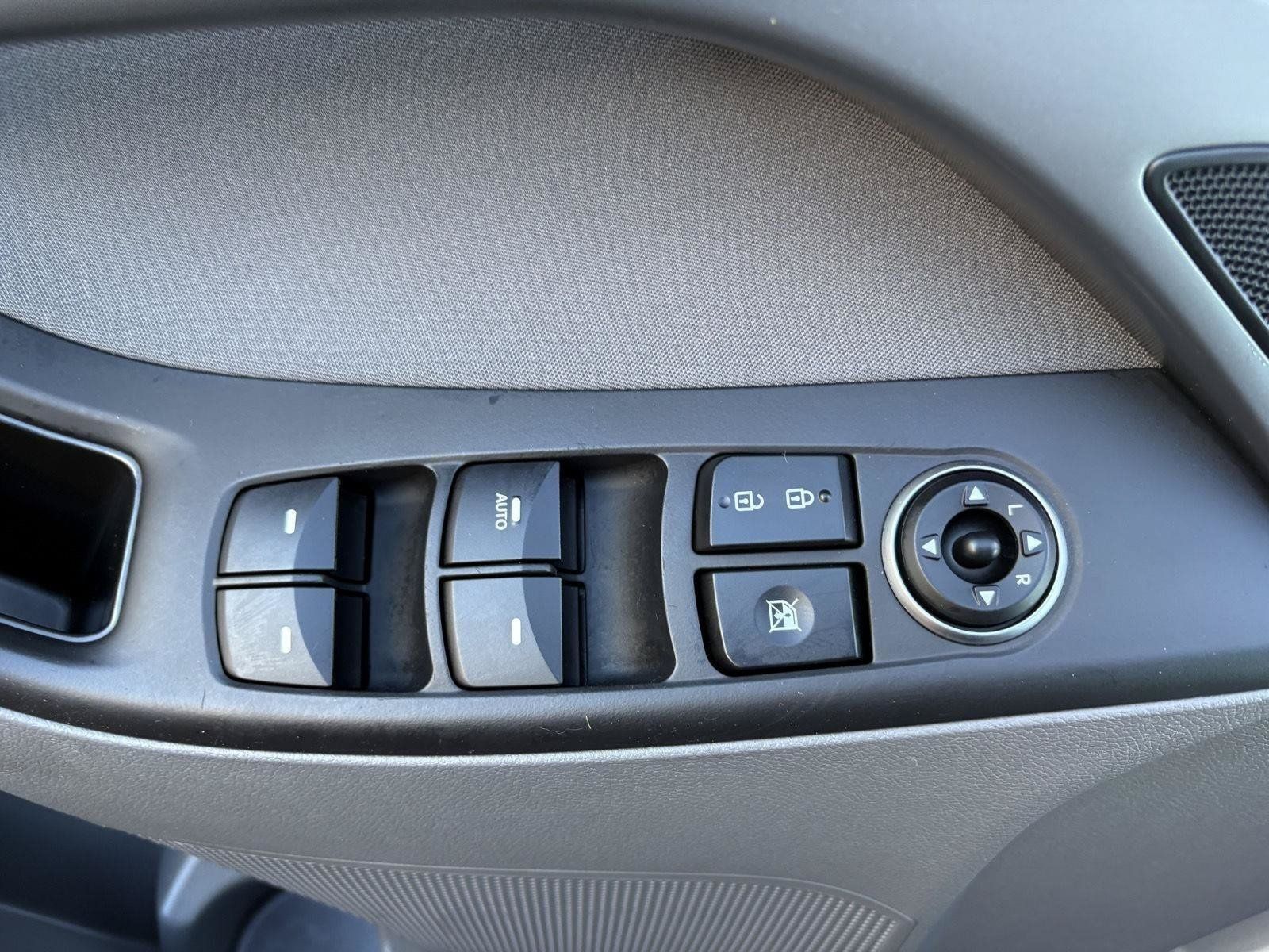 Used 2015 Hyundai Elantra SE w/ Option Group 02 FWD image 23