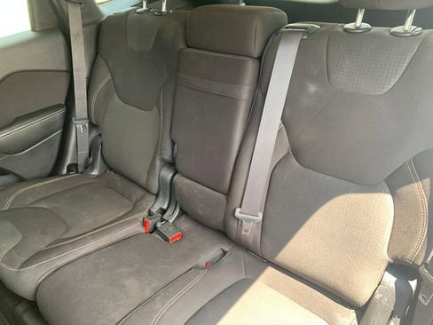Used 2016 Jeep Cherokee Latitude FWD image 10