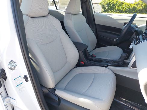 Used 2022 Toyota Corolla Cross L image 10