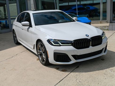 Used 2021 BMW M550i xDrive w/ Executive Package AWD/4WD image 3