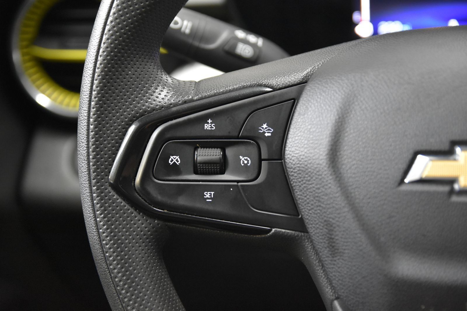 Used 2025 Chevrolet Trax LT FWD image 14