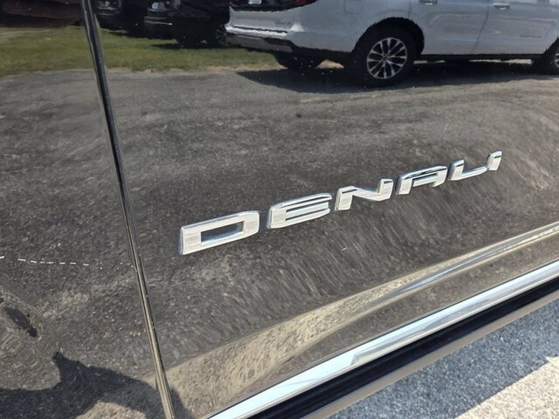 Used 2022 GMC Yukon XL Denali AWD/4WD image 18