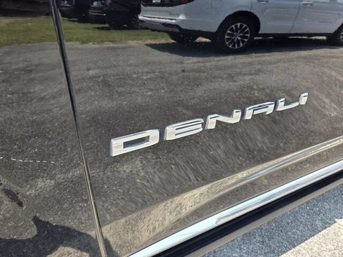 Used 2022 GMC Yukon XL Denali AWD/4WD image 18