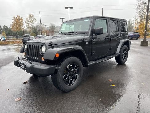 Used 2018 Jeep Wrangler Unlimited Sahara image 3