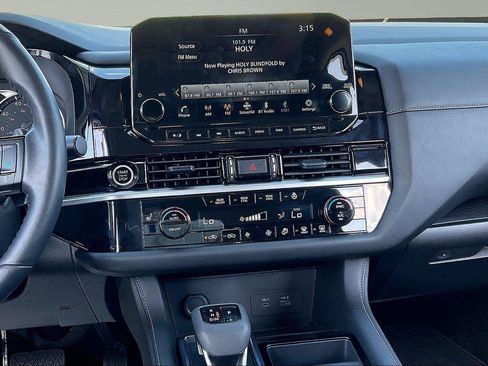 Certified 2024 Nissan Pathfinder SL w/ SL Premium Package AWD/4WD image 8