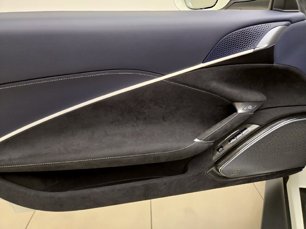 Used 2024 Ferrari Roma Spider RWD image 31