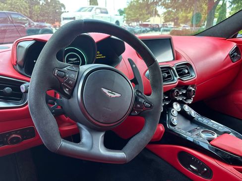 Used 2022 Aston Martin V8 Vantage Roadster RWD image 6