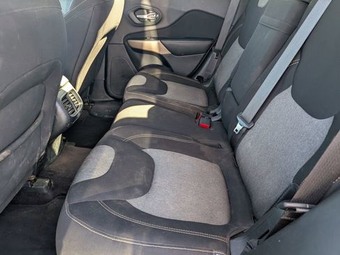 Used 2017 Jeep Cherokee Sport image 8