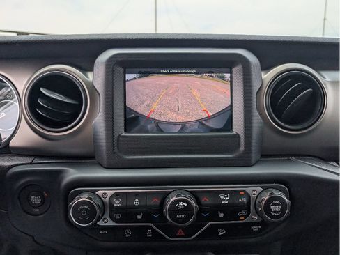 Used 2018 Jeep Wrangler Unlimited Sport S AWD/4WD image 29