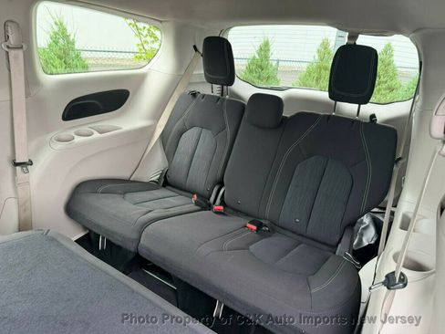 Used 2020 Chrysler Voyager L FWD image 12