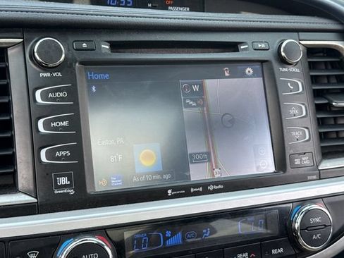 Used 2018 Toyota Highlander Limited Platinum AWD/4WD image 25
