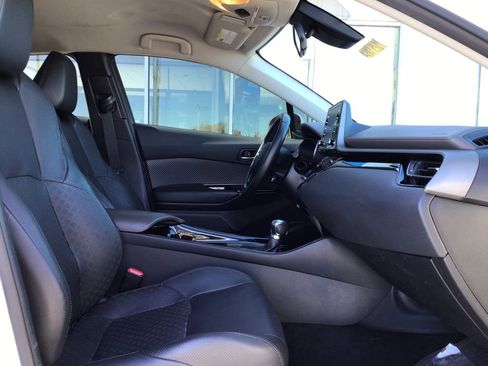 Used 2020 Toyota C-HR Limited image 6