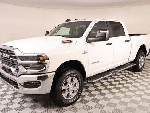 Used 2025 RAM 2500 Big Horn AWD/4WD image 10