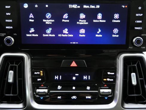 Used 2023 Kia Sorento S w/ Panoramic Sunroof Package image 21