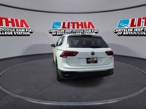 Used 2022 Volkswagen Tiguan SE AWD/4WD image 6