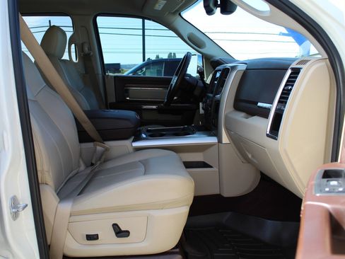 Used 2018 RAM 2500 Laramie w/ Convenience Group AWD/4WD image 25