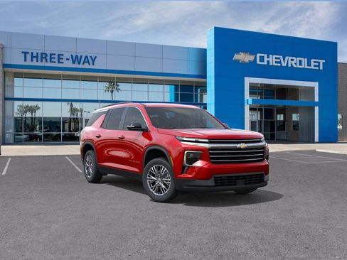 Used 2026 Chevrolet Traverse LT w/ Driver Confidence Package FWD image 1