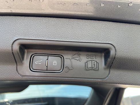 Used 2023 Ford Explorer XLT w/ Equipment Group 202A RWD image 7