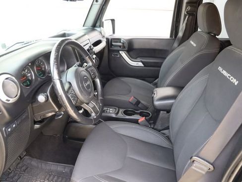 Used 2016 Jeep Wrangler Unlimited Rubicon w/ Connectivity Group AWD/4WD image 10