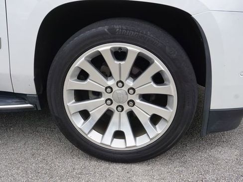 Used 2019 Cadillac Escalade ESV Luxury RWD image 19