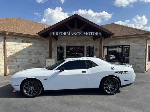 Used 2016 Dodge Challenger SRT w/ Technology Group RWD image 2