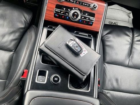 Used 2022 Lincoln Aviator Reserve w/ Equipment Group 201A AWD/4WD image 34