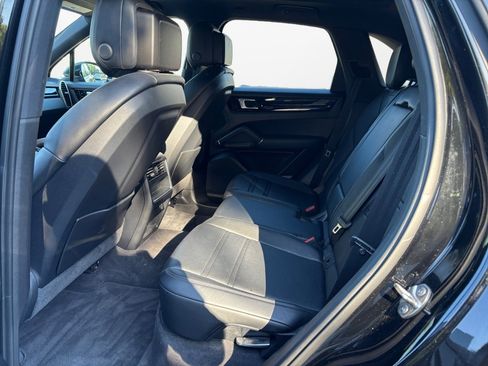 Used 2020 Porsche Cayenne image 13