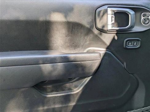 Used 2023 Jeep Gladiator Sport image 14