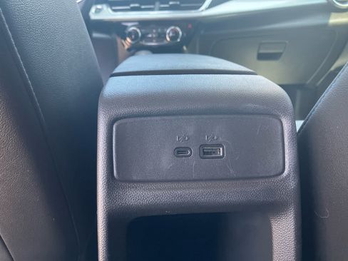 Used 2025 Chevrolet Trax LT w/ LT Convenience Package FWD image 34