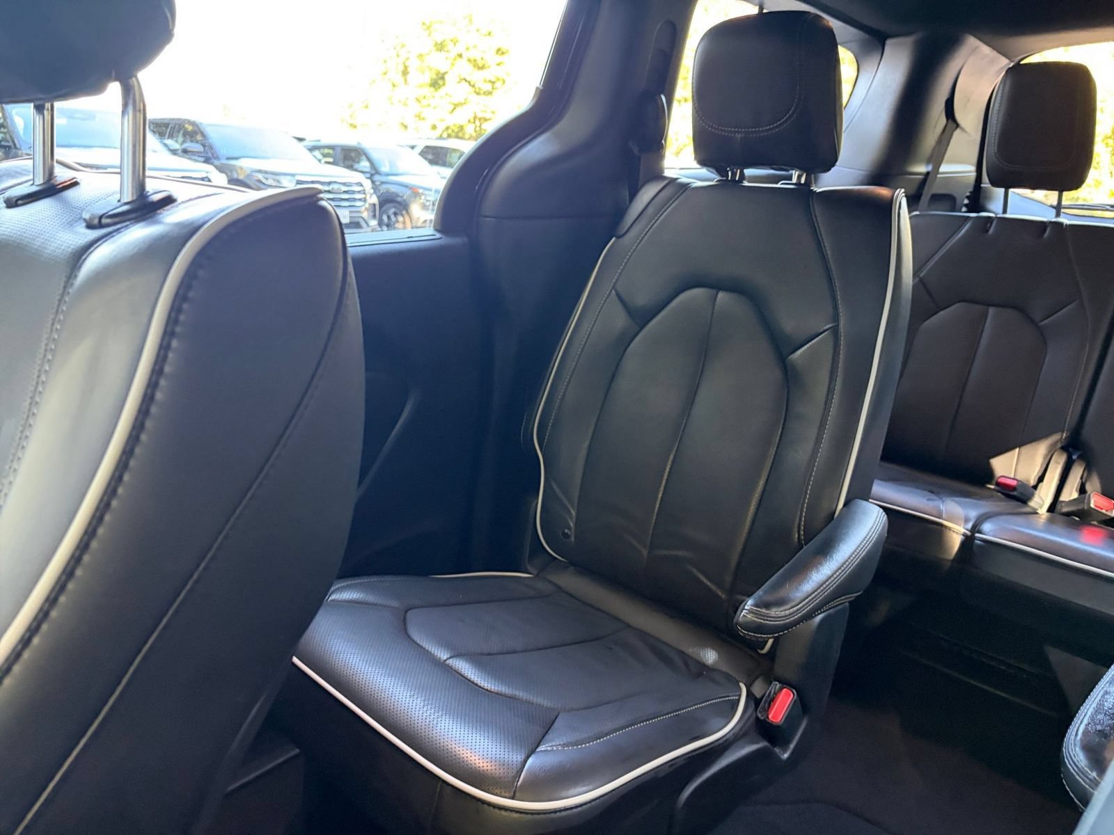 Used 2025 Chrysler Pacifica Limited FWD image 43