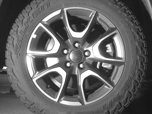 Used 2025 Jeep Compass Trailhawk AWD/4WD image 13