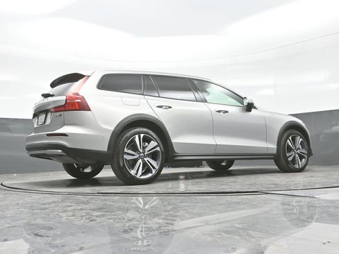 Used 2025 Volvo V60 B5 Cross Country Plus AWD/4WD image 30
