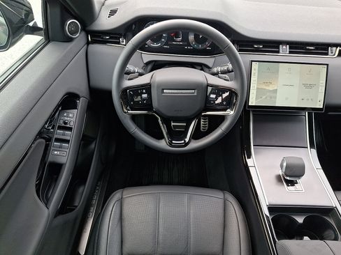 Used 2026 Land Rover Range Rover Evoque Dynamic SE AWD/4WD image 12
