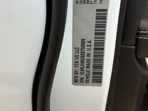 New 2025 Jeep Grand Cherokee Limited w/ Luxury Tech Group II image 36