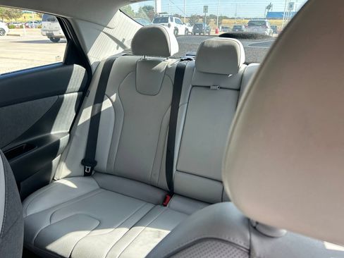 Used 2025 Hyundai Elantra Limited FWD image 22
