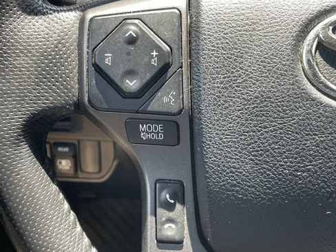 Used 2017 Toyota Tacoma TRD Off-Road w/ Tow Package (A/T) AWD/4WD image 19