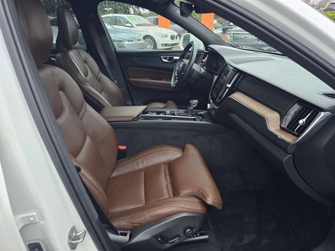 Used 2021 Volvo XC60 T5 Inscription w/ Advanced Package AWD/4WD image 12