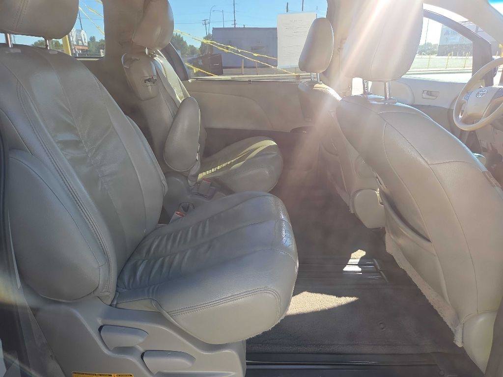 Used 2014 Toyota Sienna LE FWD image 17