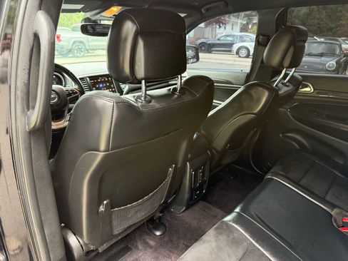 Used 2017 Jeep Grand Cherokee Altitude image 30