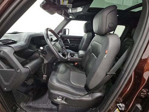 Used 2024 Land Rover Defender 130 X-Dynamic SE AWD/4WD image 4