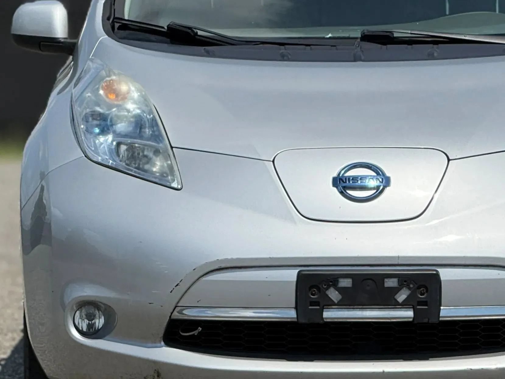 Used 2012 Nissan Leaf SL w/ Recycling/Organizational Pkg FWD image 11